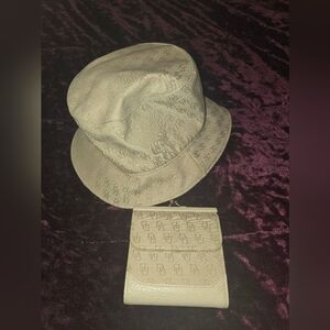 Dooney and Bourke wallet